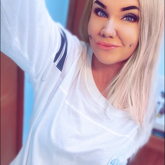 Meet your Posher, Amanda - Picture 1 of 16